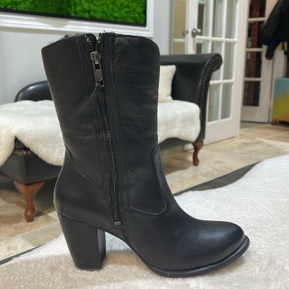 UGG Lynda Women's Shearling Boot - Picture 13 of 15